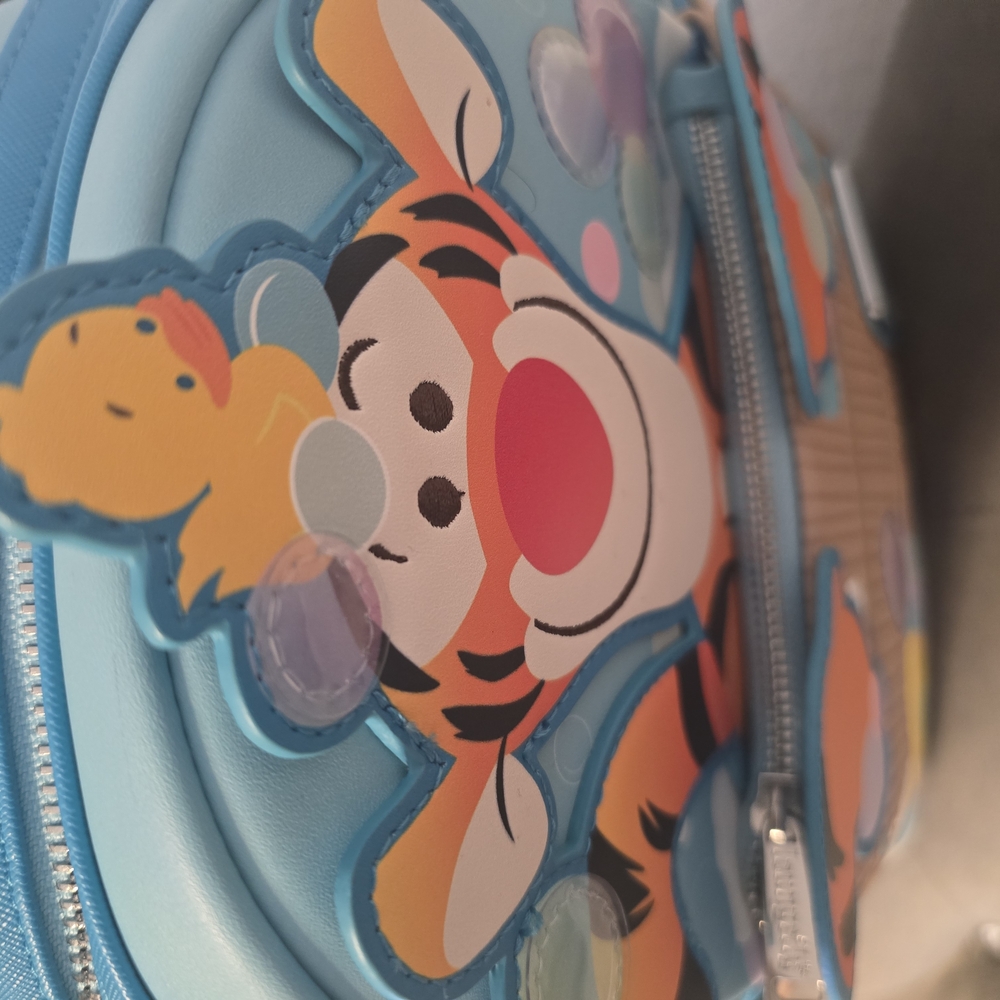 Loungefly Tigger - Picture 3 of 5